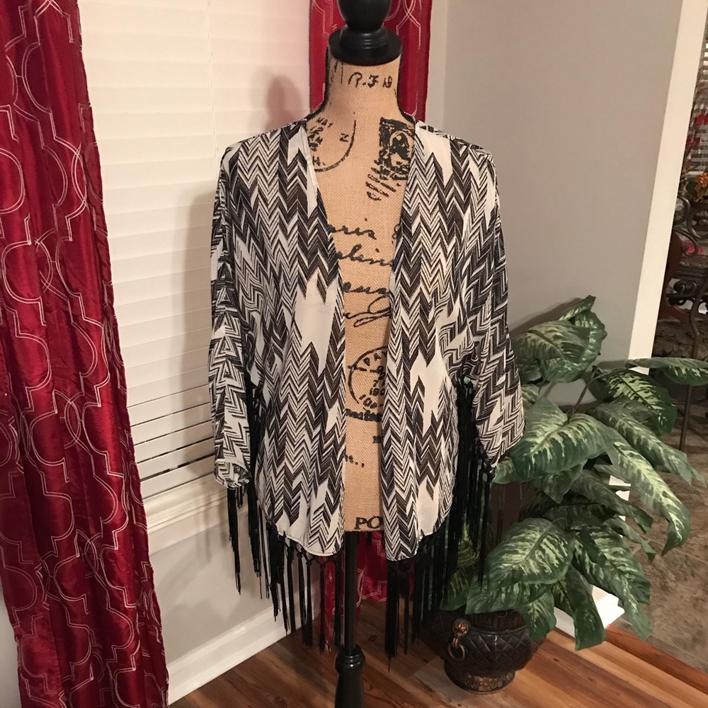 ♦️SOLD♦️Fringe cardigan